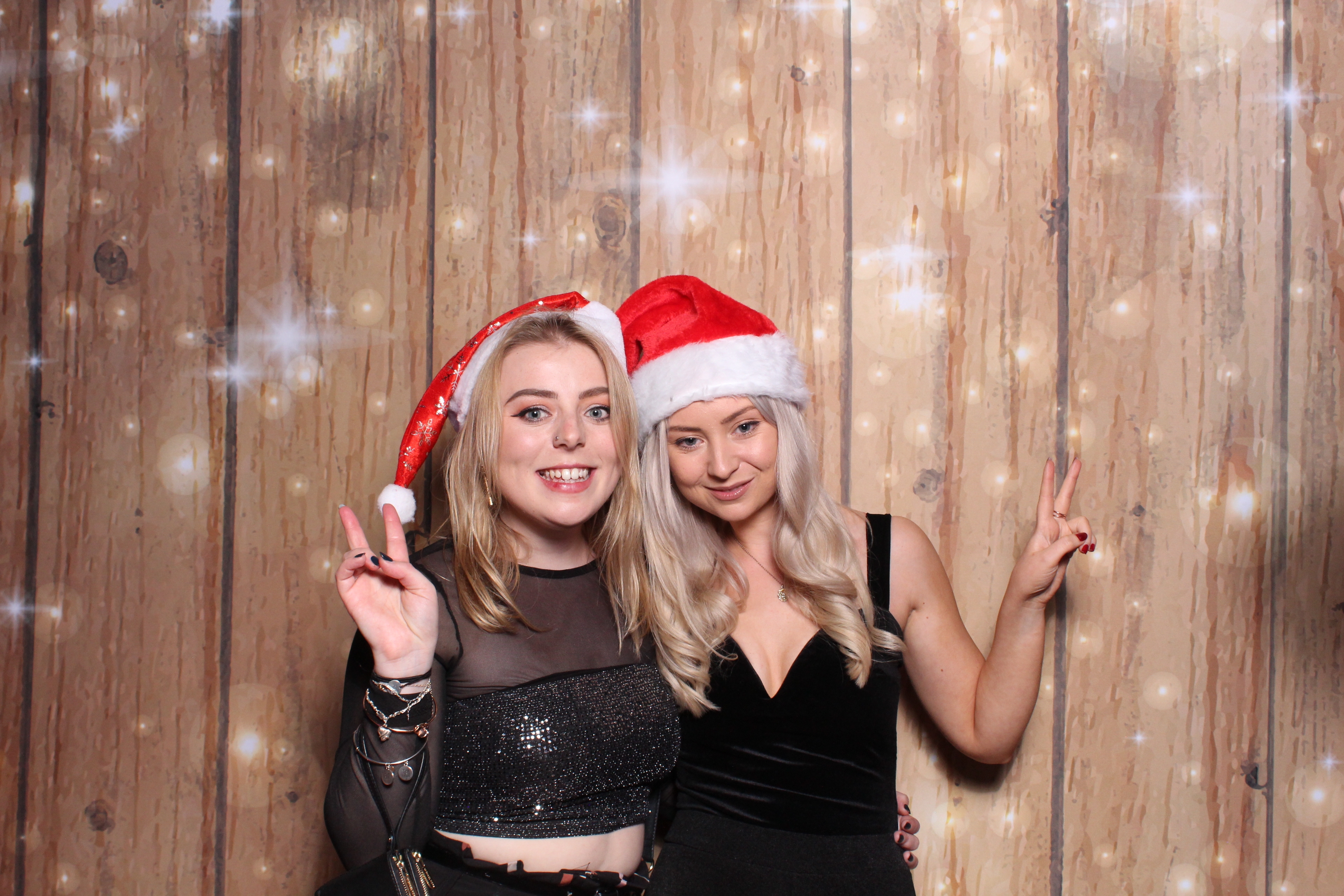 Tes Christmas party  | View more photos from the event at gallery.magicimages.uk/u/MagicImages/Tes-Christmas-party